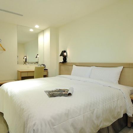 Bravo Hotel Taichung Exterior foto