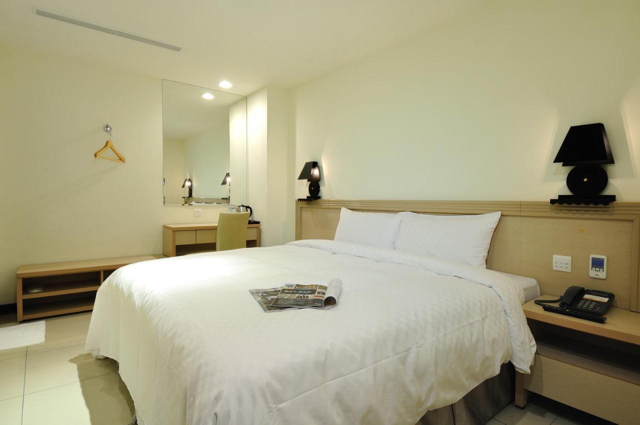Bravo Hotel Taichung Exterior foto