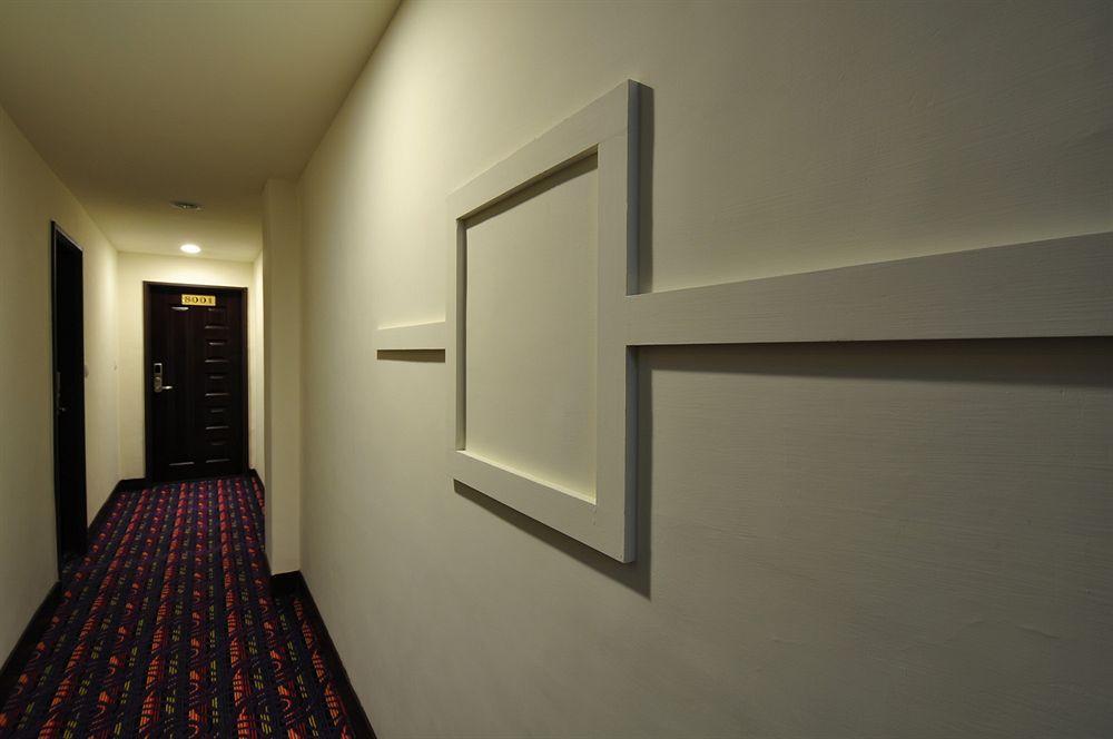 Bravo Hotel Taichung Exterior foto