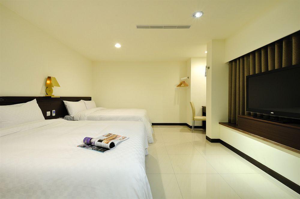Bravo Hotel Taichung Exterior foto