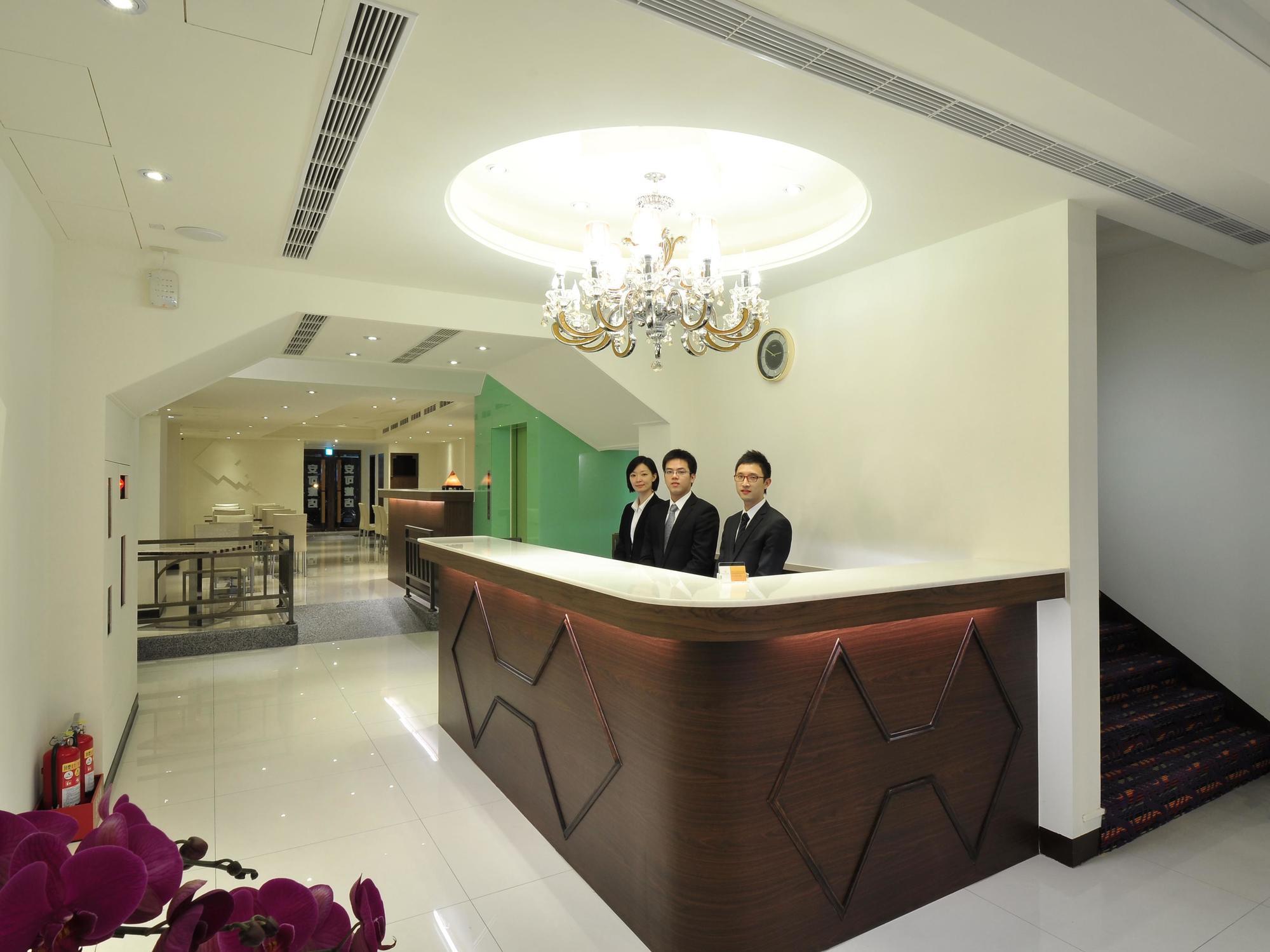 Bravo Hotel Taichung Exterior foto