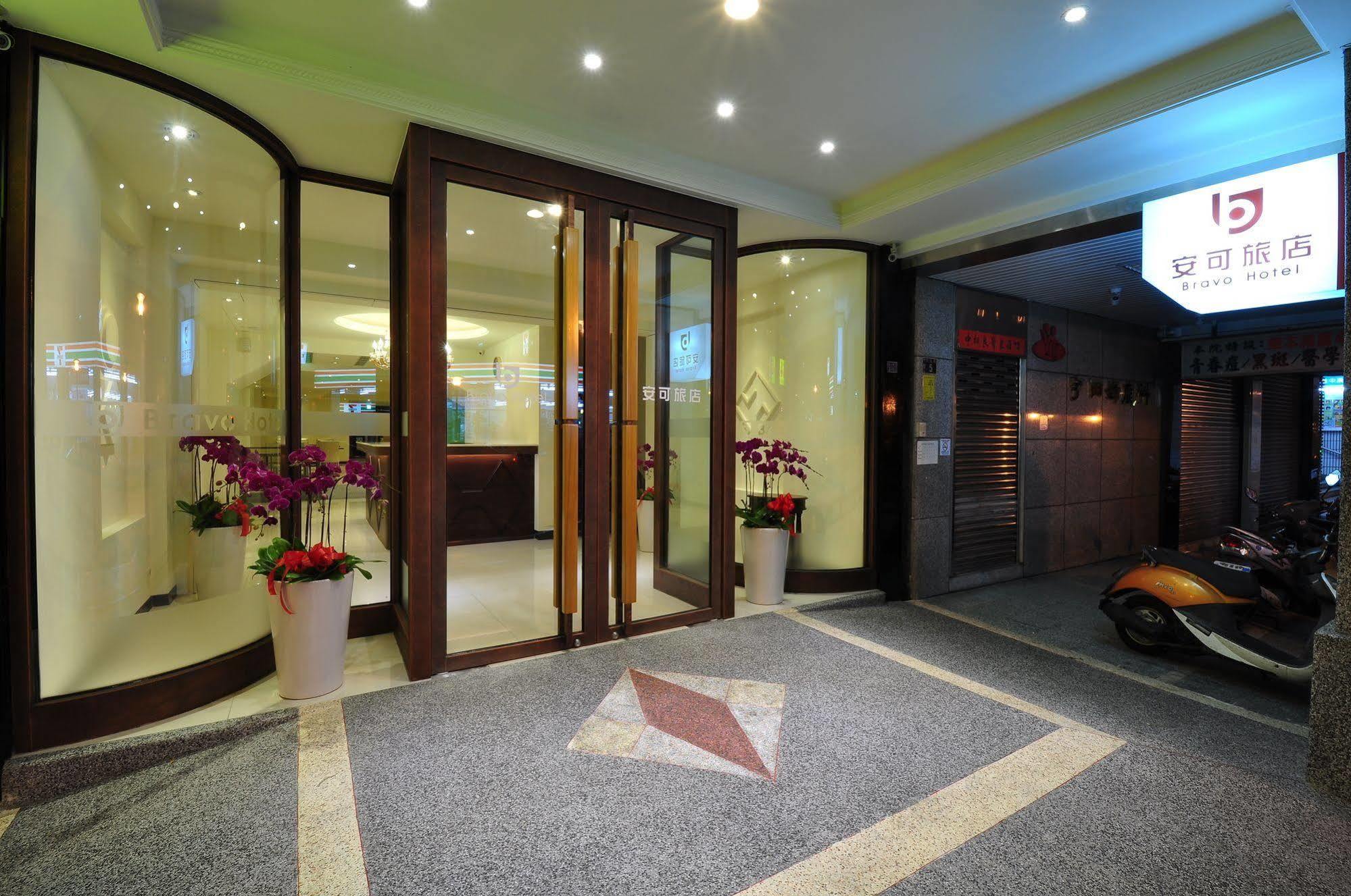 Bravo Hotel Taichung Exterior foto