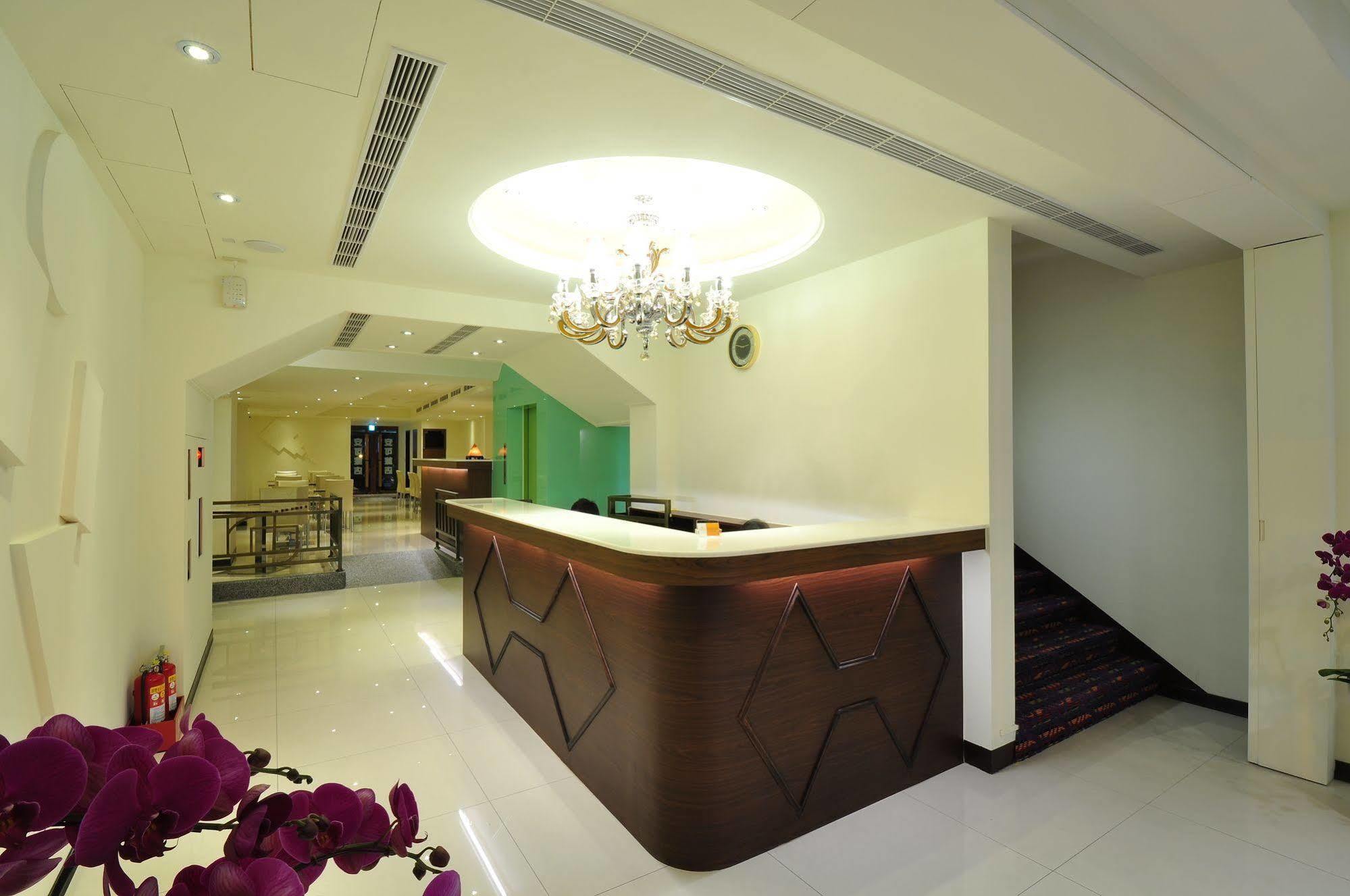 Bravo Hotel Taichung Exterior foto