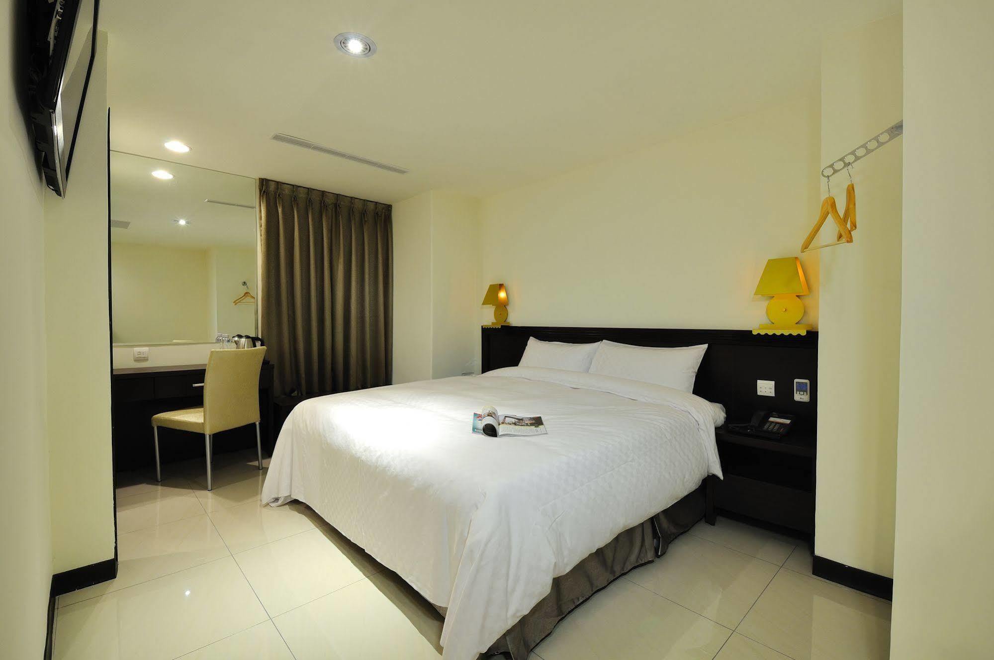 Bravo Hotel Taichung Exterior foto