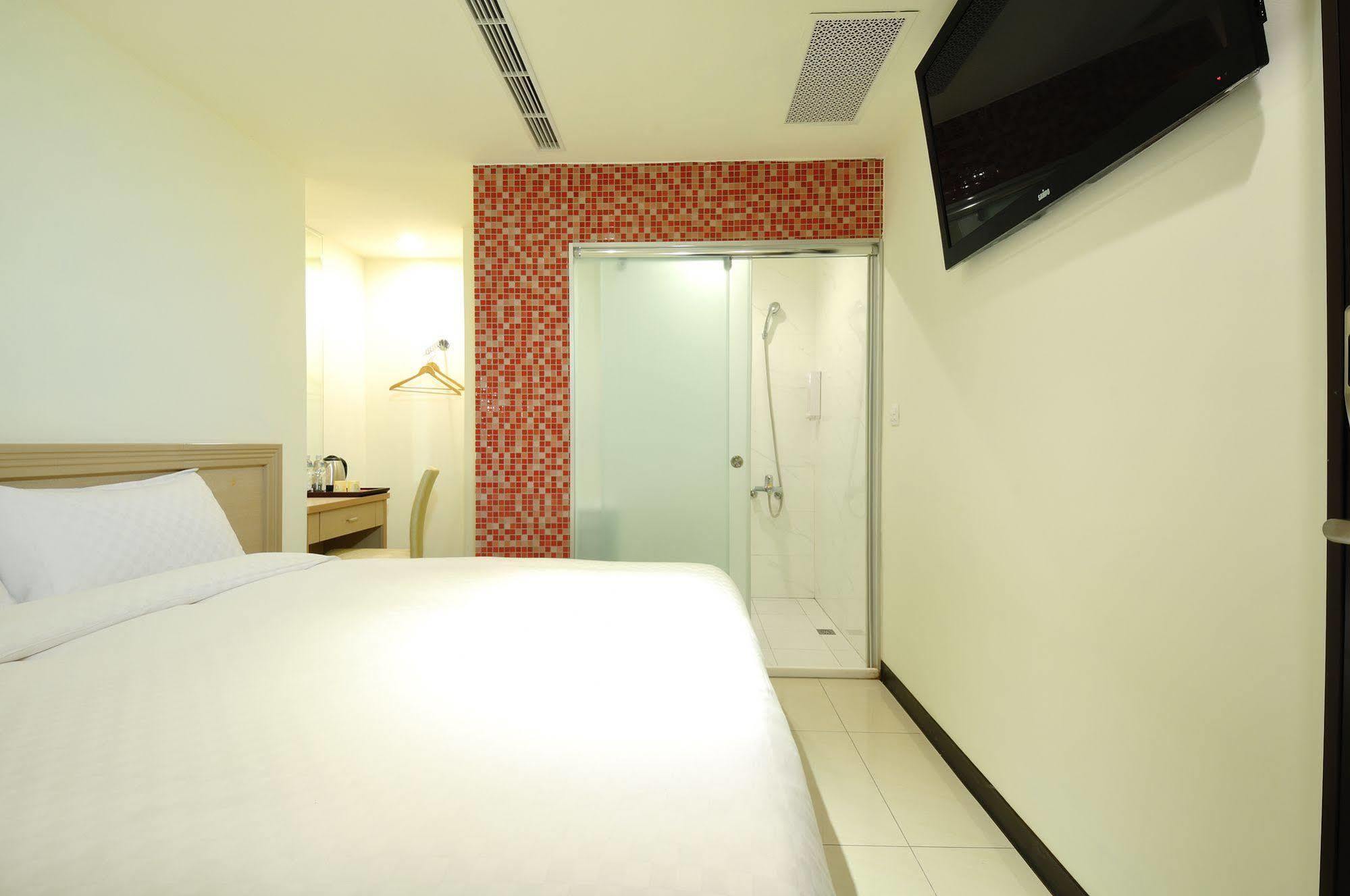 Bravo Hotel Taichung Exterior foto