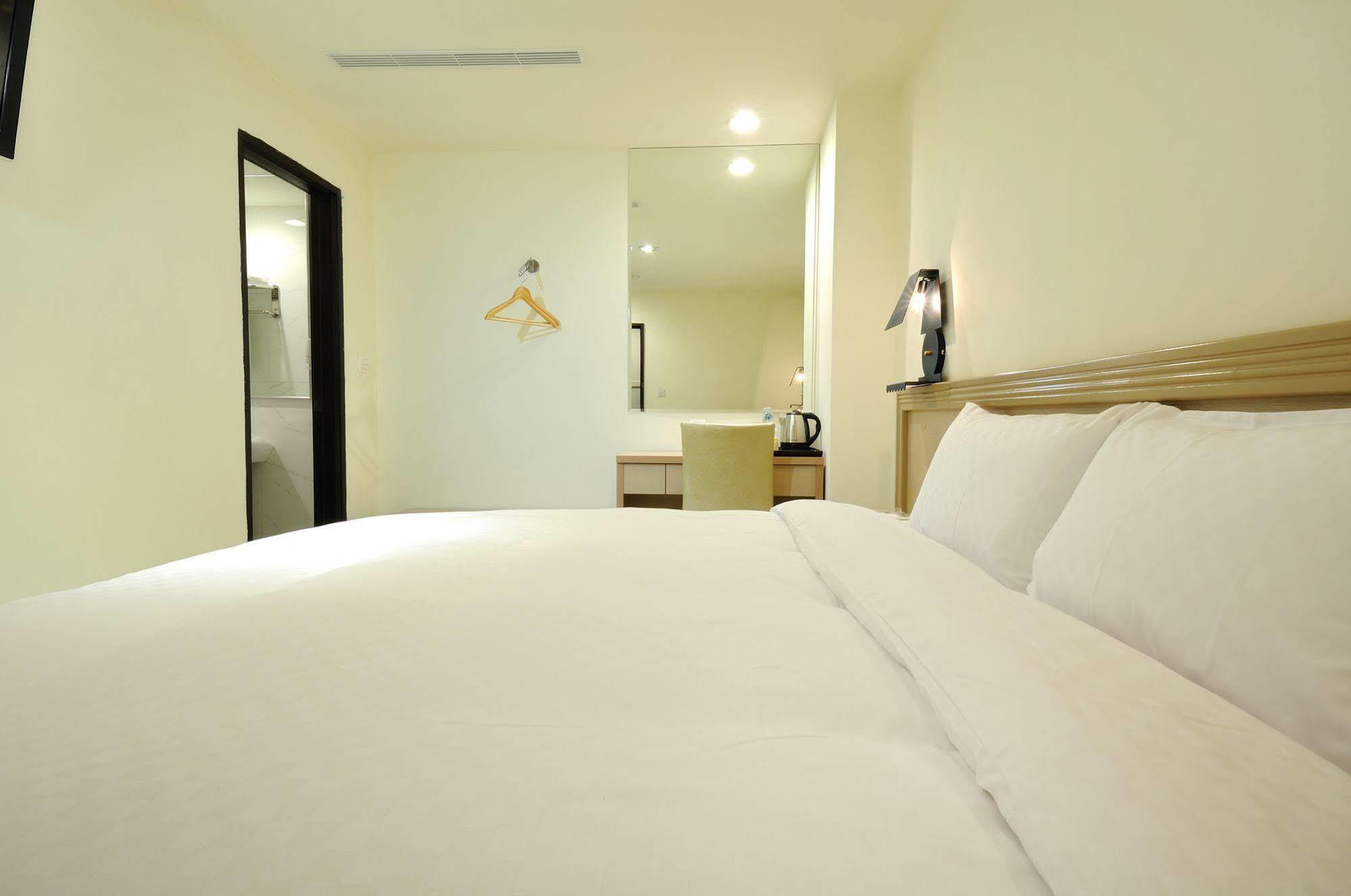 Bravo Hotel Taichung Exterior foto